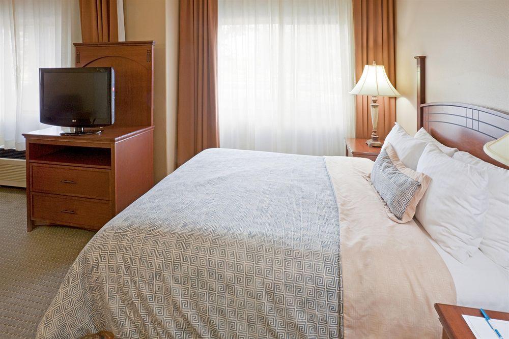 Staybridge Suites Lubbock-University Area By Ihg Room photo
